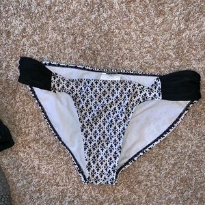 NWOT Bikini Bottoms Patterned